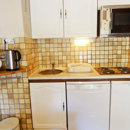 A Deux Pas Des Pistes Et De La Creche, Cosy Avec Terrasse, Parking Et Casier A Ski. - Fr-1-516-66 Apartment *